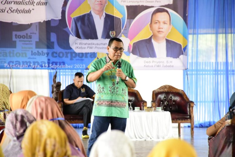 Ahli Dewan Pers dan Ketua PWI Lampung Bekali Guru Kiat Hadapi Oknum Ngaku Wartawan.
