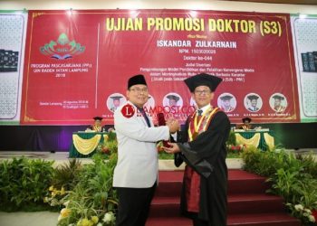 Pemred Lampung Post Raih Gelar Doktor dari UIN Raden Intan