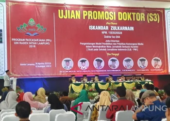 Pemimpin Redaksi Lampung Post Raih Gelar Doktor
